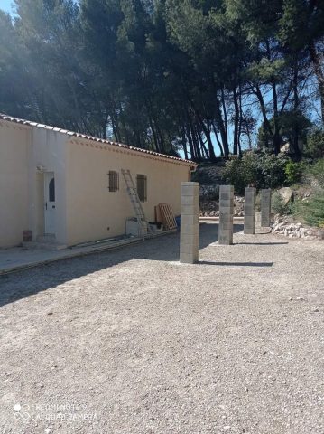 Chantier-de-construction-pour-un-carport-a-Cheval-Blanc
