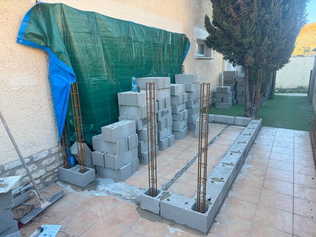 Chantier-dun-hall-dentree-a-Orgon