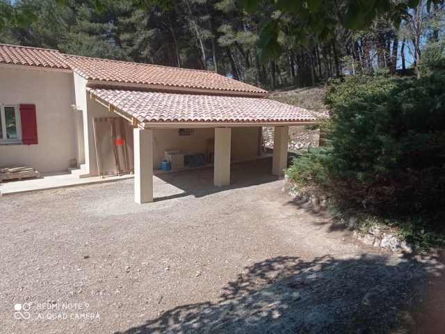 Construction-exterieure-a-Cheval-Blanc-Carport