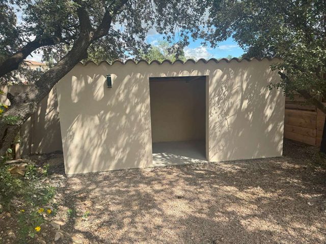 Realisation-dun-cabanon-par-votre-macon-a-Eguilles
