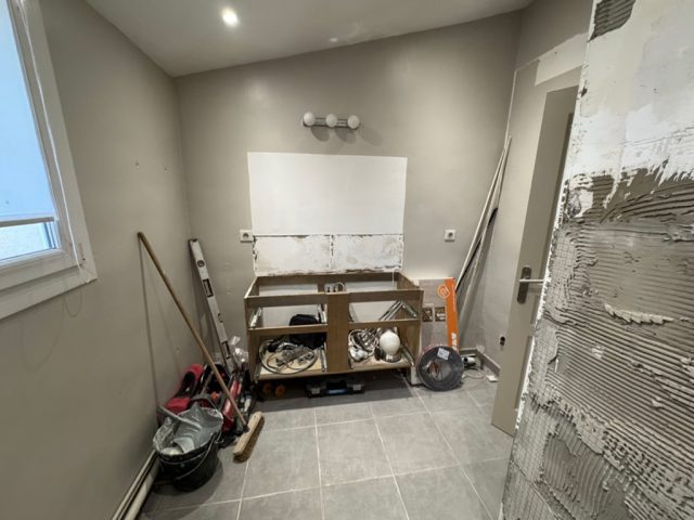 Renovation-complete-d-une-salle-de-bain-par-votre-macon-a-Venelles