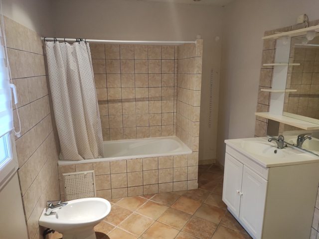 Renovation-dune-salle-de-bain-Senas