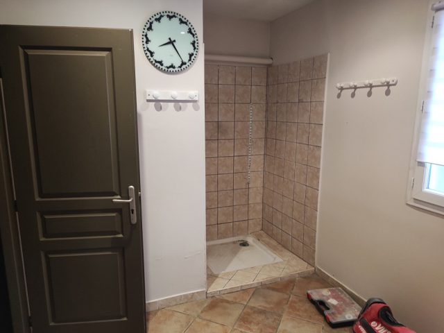 Renovation-dune-salle-de-bain-a-Senas-pres-de-Salon-de-Provence